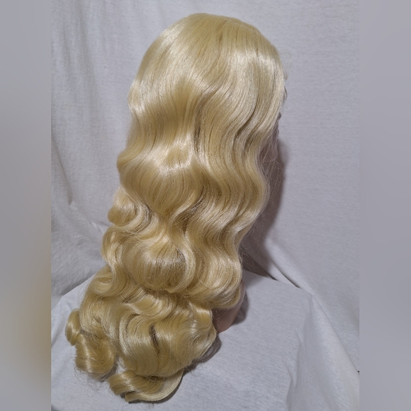 Blonde Wavy Human Hair Lace Front Wig. 26 Inches - Picture 5 of 5